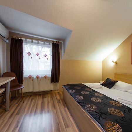 Penzion Siesta Vráble Eksteriør bilde